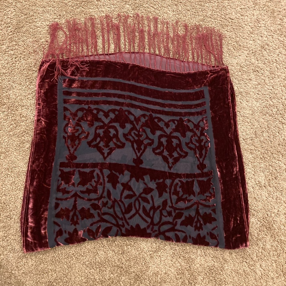 Velvet shawl
